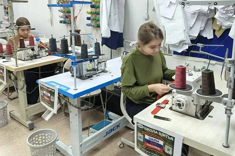 Золотые руки и добрые сердца: как юные швеи помогают фронту