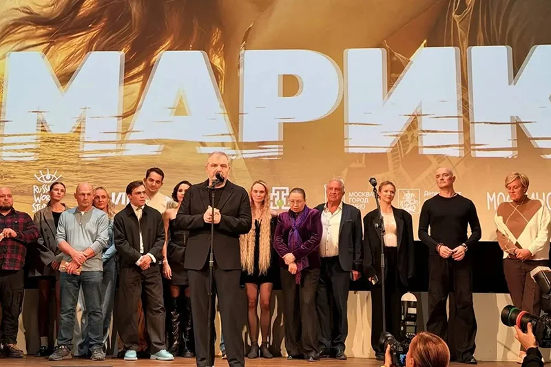 Прямо сейчас, после форума, наши девушки из Женского клуба СВО продолжают этот особенный день – они отправились в кинотеатр «Художественный» на премьеру сериала «Марик» 